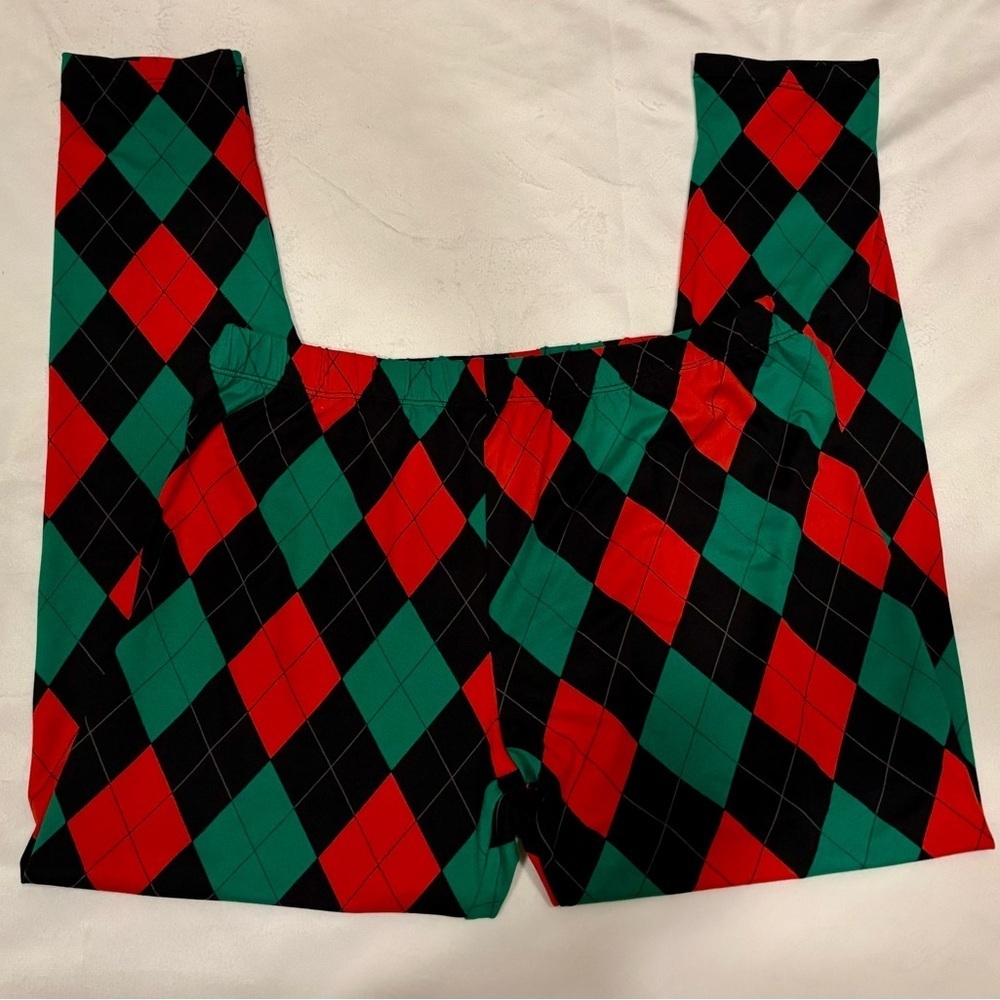 Vibrant Red and Green Argyle Leggings for Festive Comfort